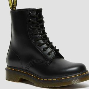 NEW 1460 WOMEN'S SMOOTH LEATHER LACE UP BOOTS